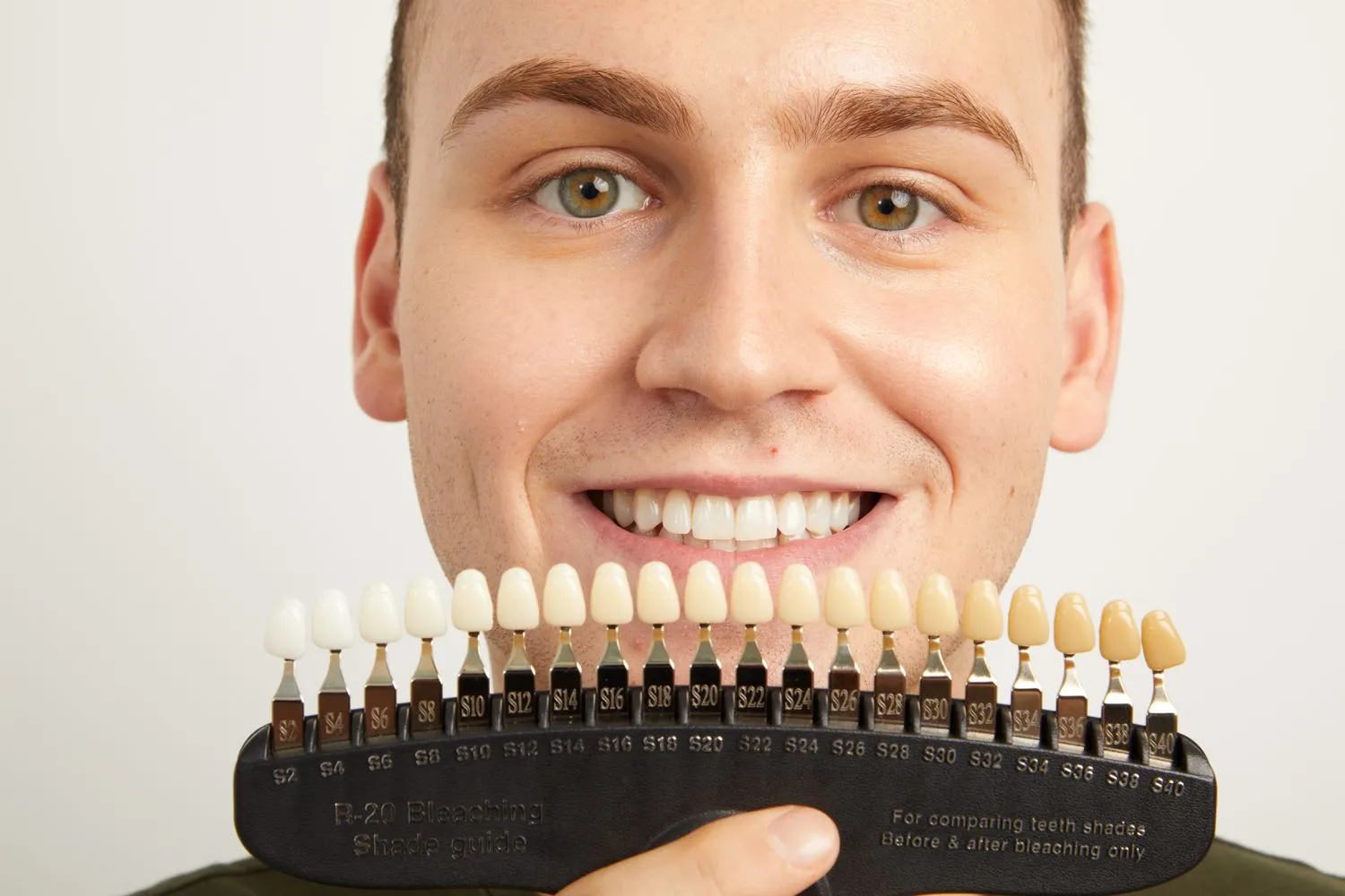 /img/25060-teeth-whitening-food-avoid.webp