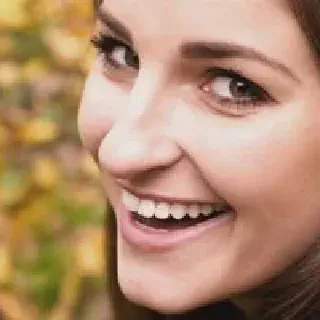 /img/25108-teeth-whitening-process.webp