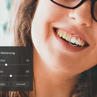 /img/25179-happy-woman-with-white-teeth.webp