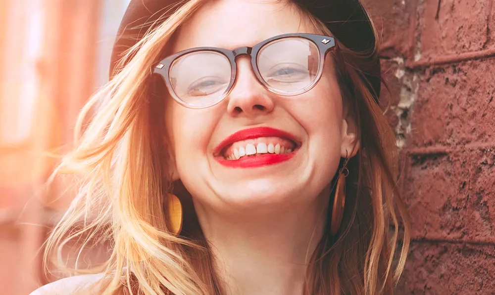25179 smiling woman with teeth