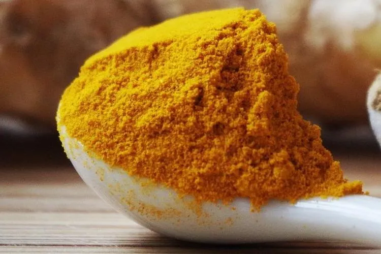 25182 turmeric teeth whitening 1