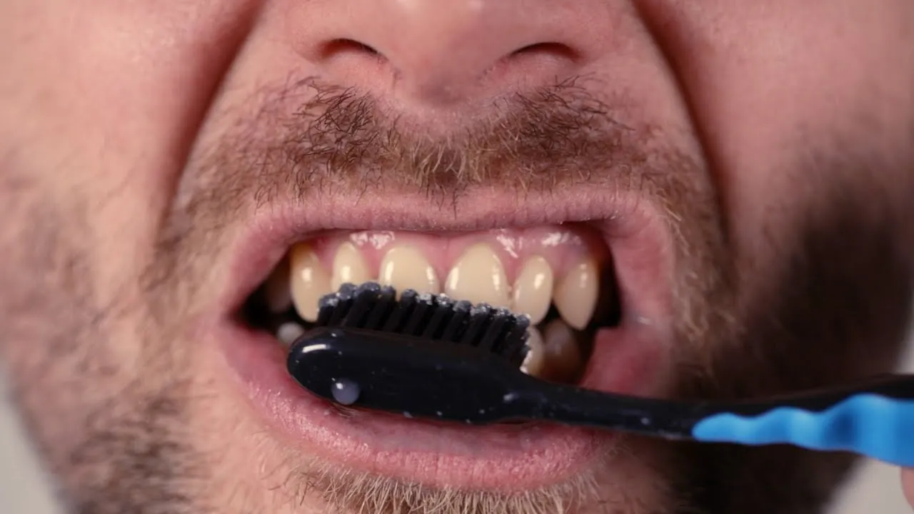 25186 diy charcoal teeth whitening recipe