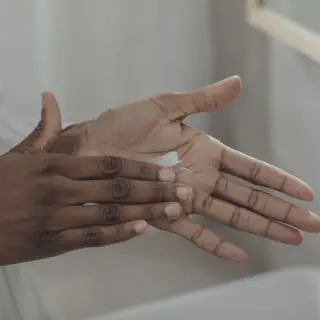 /img/25238-skincare-routine.webp