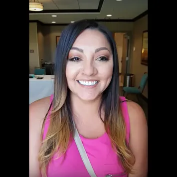 25254 teeth whitening lady professional consultation