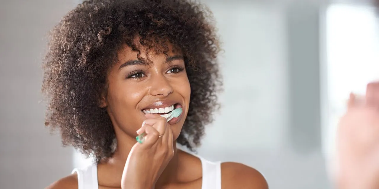 25256 how whitening toothpaste works