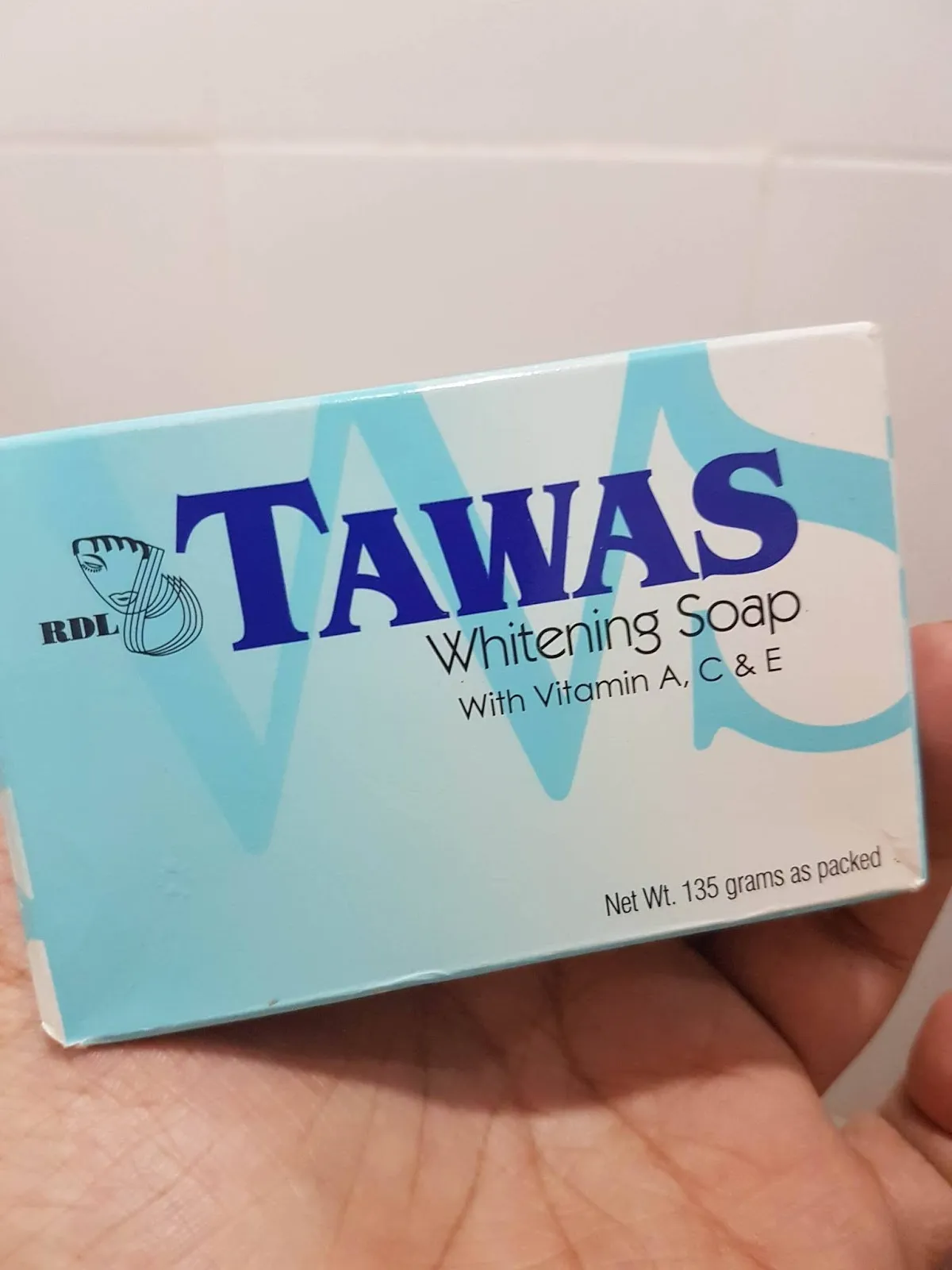 25286 applying tawas cream