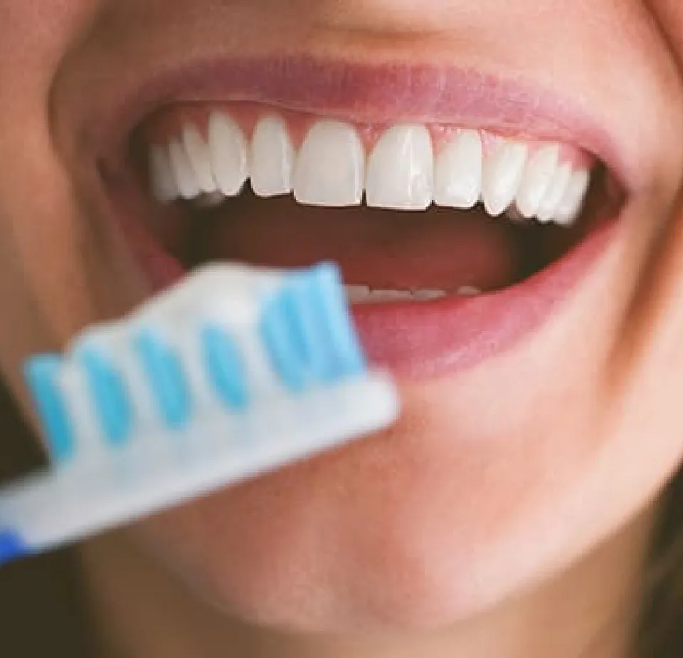 /img/25293-future-whitening-toothpaste.webp
