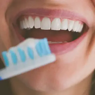 /img/25293-future-whitening-toothpaste.webp