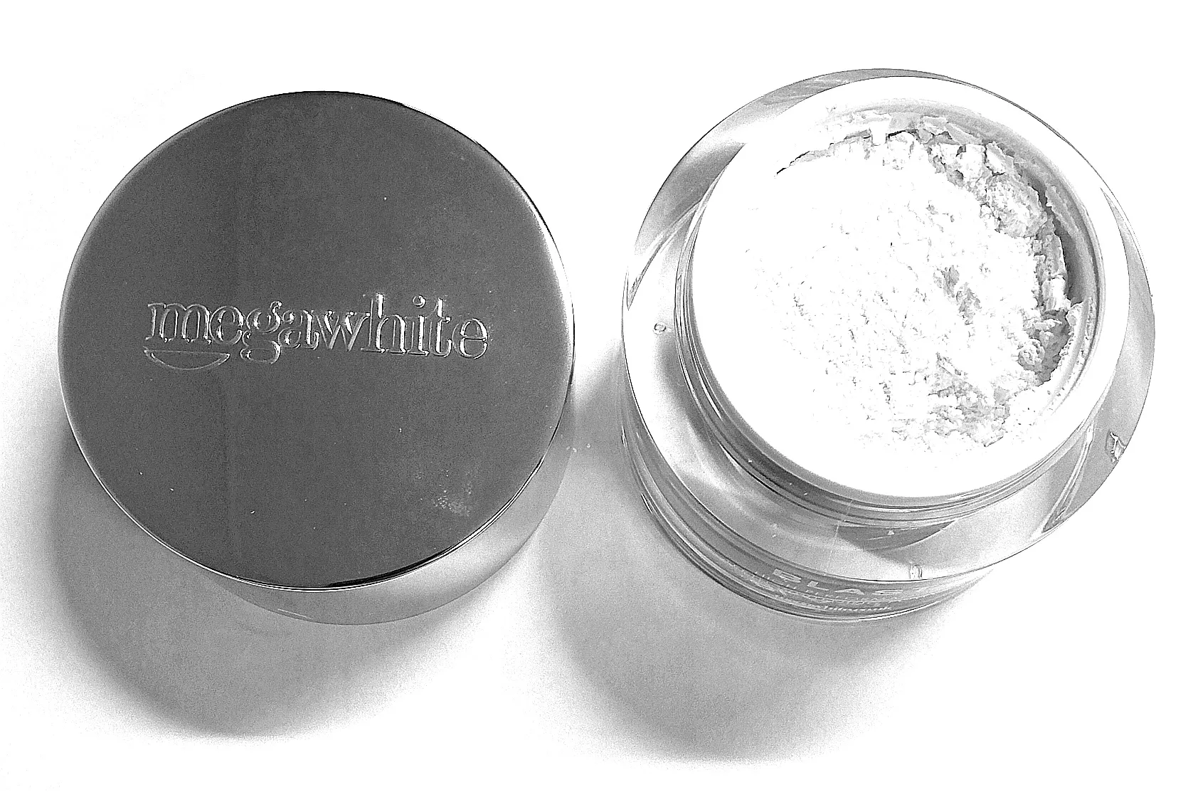 25296 baking powder teeth whitening 1